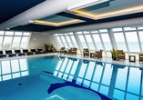 Das Hallenbad lädt zu entspannten Stunden mit Wohlfühlatmosphäre ein.