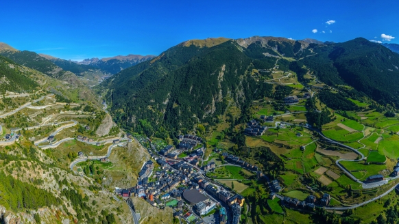 Spektakulärer Panoramablick vom Aussichtspunkt Roc del Quer