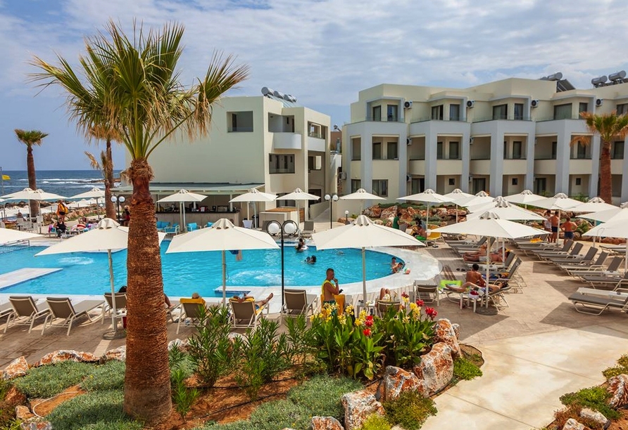 Die warme Sonne können Sie im oder am Außenpool Ihres Hotels genießen.