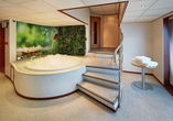 Der Wellnessbereich mit Sauna und Whirlpool lädt zum Entspannen und Abschalten ein.