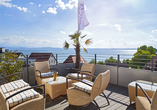 Die Dachterrasse begeistert mit einem herrlichen Ausblick über Friedrichshafen bis hin zu den Alpen.