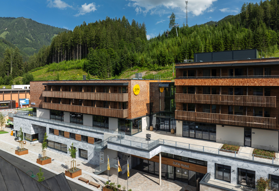 Außenansicht des JUFA Hotels Werfenweng