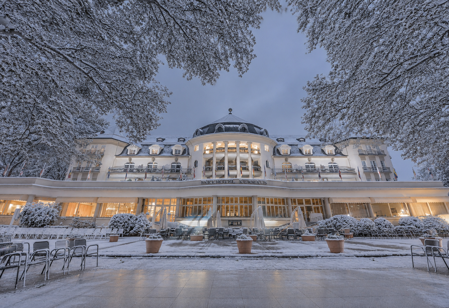 Das Parkhotel Kurhaus präsentiert sich auch im Winter von seiner schönsten Seite.