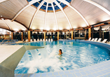 Die Therme verspricht wohltuende Entspannung und erholsame Stunden.