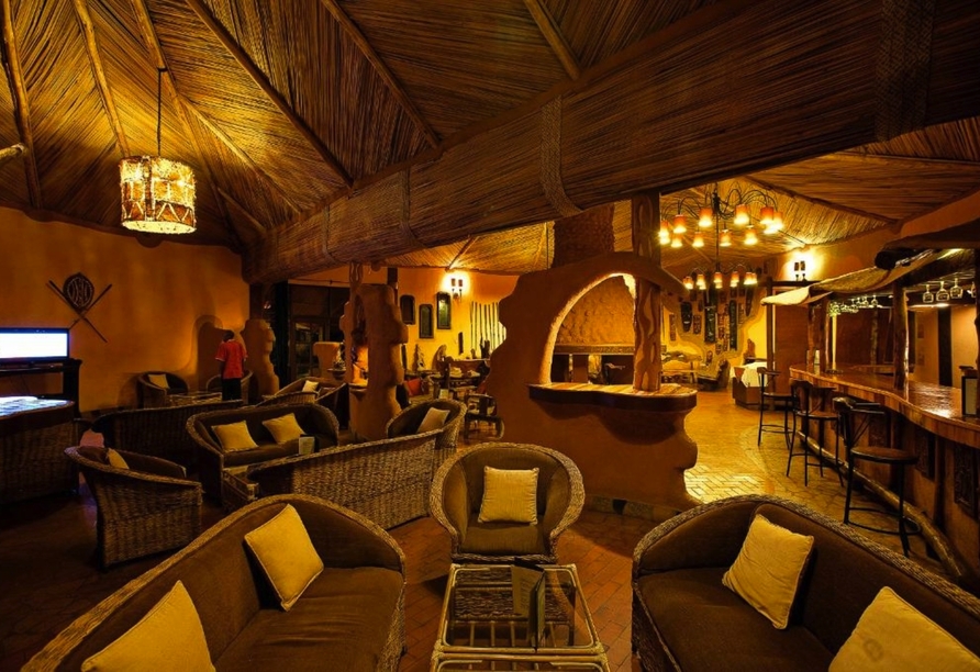 Lassen Sie sich vom authentischen Ambiente der Amboseli Sopa Lodge (Beispielhotel) begeistern.
