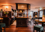 Die Hotelbar lädt zu entspannten Stunden in angenehmer Atmosphäre ein.