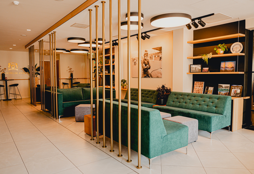 Die gemütliche Hotellobby heißt Sie herzlich willkommen.