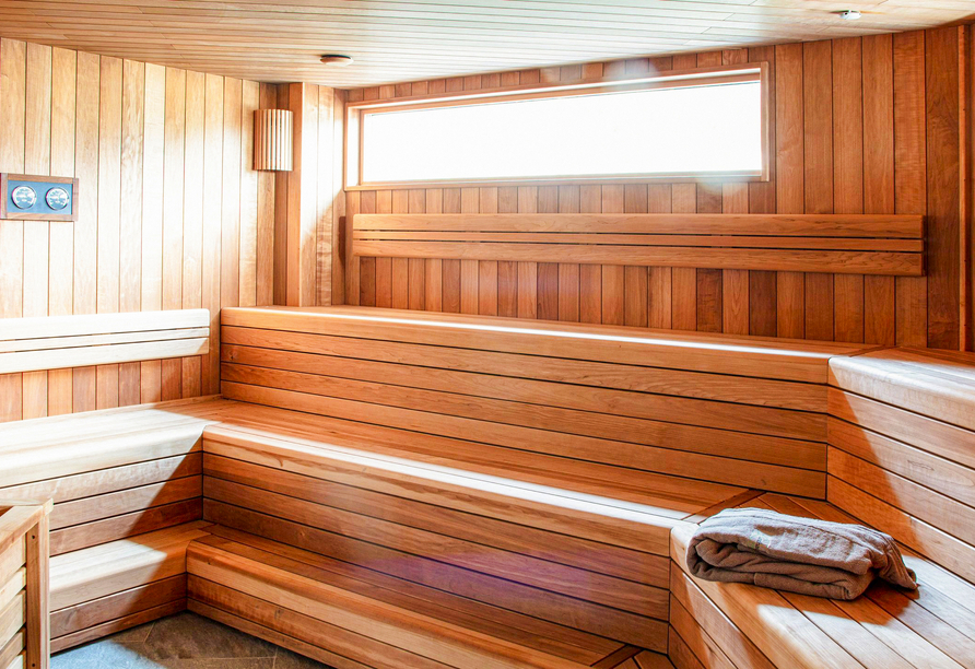 Die Sauna bietet ideale Bedingungen für entspannte Wohlfühlmomente.