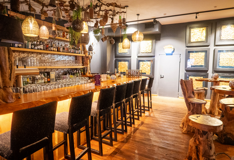 Die gemütliche Bar lädt zum Verweilen ein.
