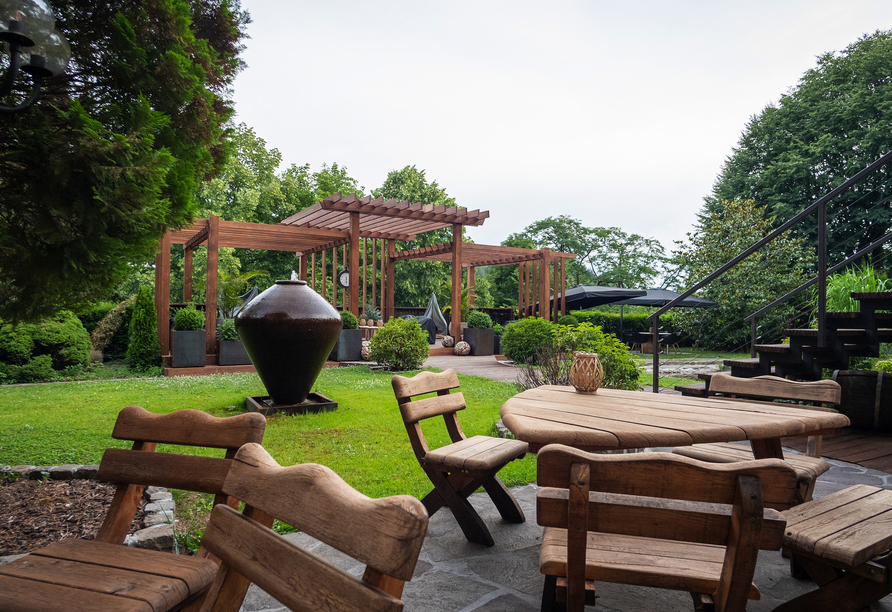 Der großzügige Gartenbereich des Hotels