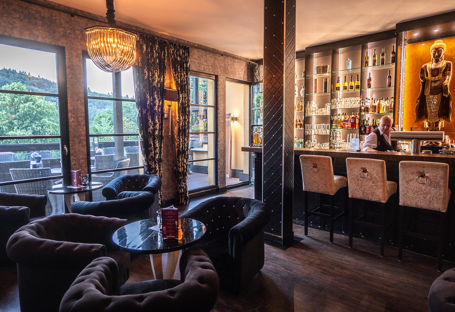 Nehmen Sie Platz an der Bar.