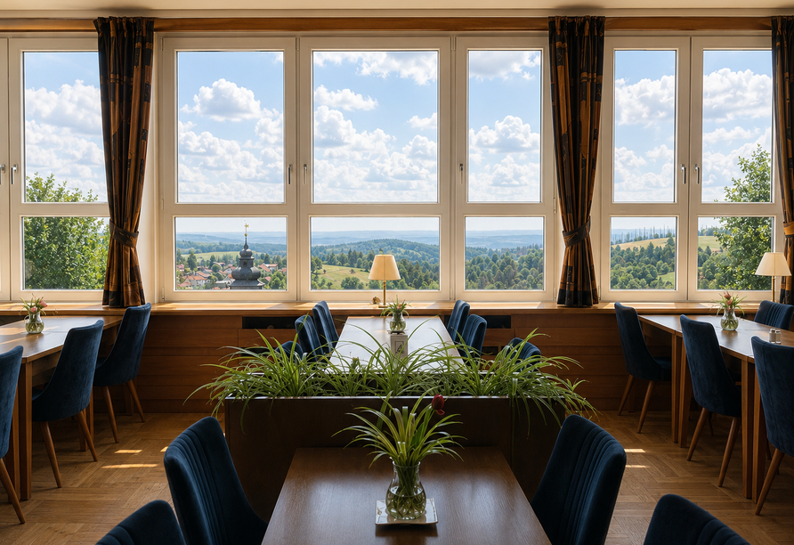 Lassen Sie sich im Restaurant mit Ausblick kulinarisch verwöhnen.