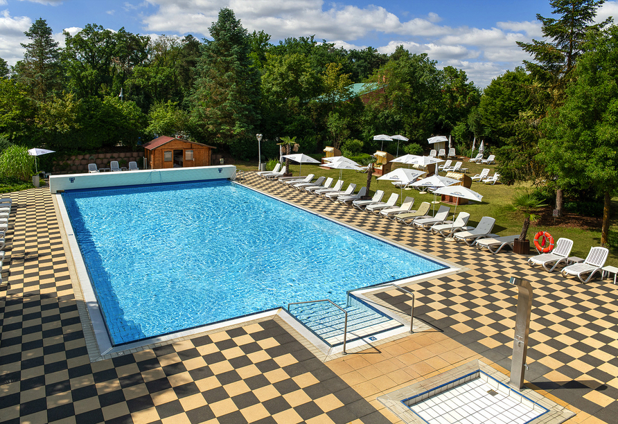 Der Außenpool des Hotels