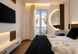 Beispiel eines Doppelzimmers Deluxe mit seitlichem Meerblick