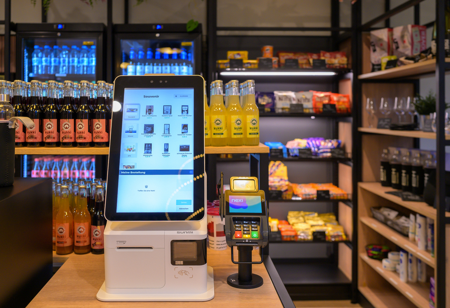 Im Marketplace erhalten Sie rund um die Uhr Getränke und kleine Köstlichkeiten in Selbstbedienung.