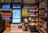 Im Marketplace erhalten Sie rund um die Uhr Getränke und kleine Köstlichkeiten in Selbstbedienung.