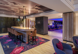 Die Hotelbar bietet den passenden Rahmen für gemütliche Stunden am Abend.