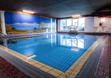 Im Hallenbad können Sie wunderbar entspannen.