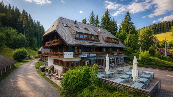 Außenansicht des Hotels Kräuter Chalet