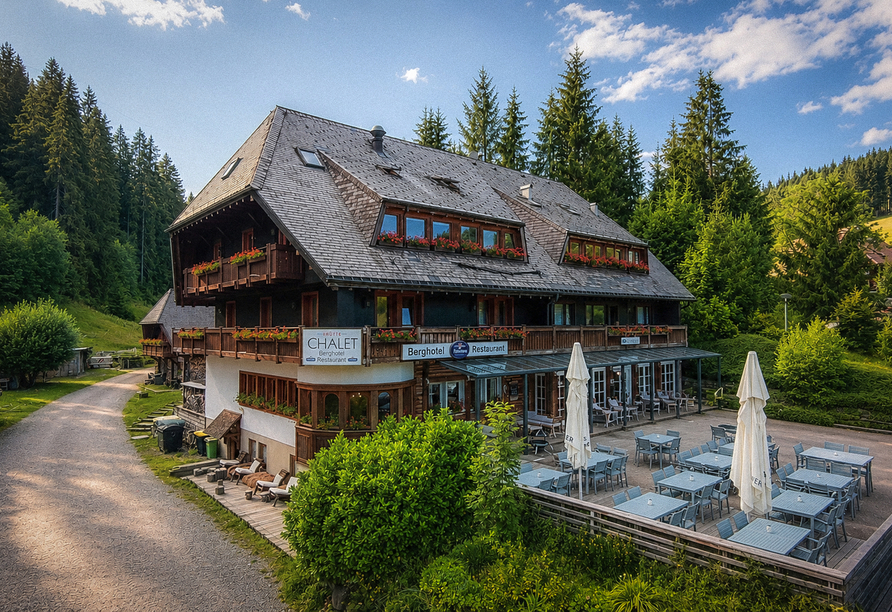 Außenansicht des Hotels Kräuter Chalet