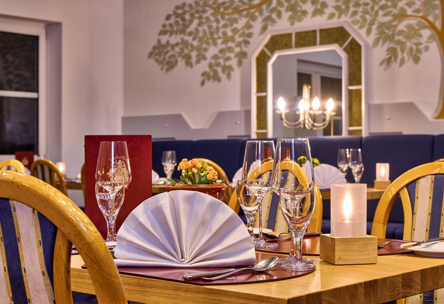 Lassen Sie sich im Restaurant des Hotels Linderhof kulinarisch verwöhnen.