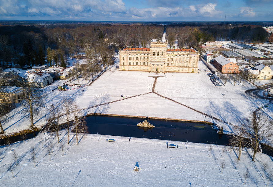 Das Schloss Ludwigslust zeigt sich im Winter von seiner besonders reizvollen Seite.