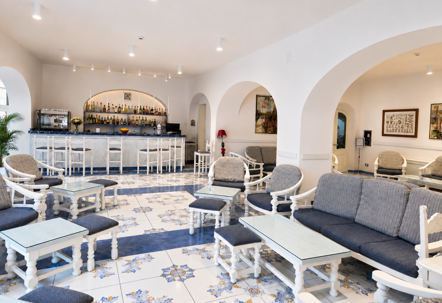 Auch an der Hotelbar werden Sie mit leckeren Getränken verwöhnt.