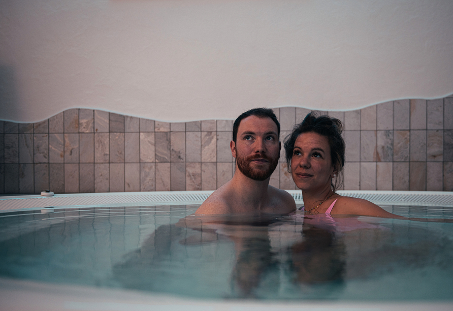 Der Whirlpool verspricht entspannte Momente zum Abschalten und Genießen.