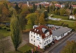 Das Hotel ist direkt am Park von Zossen gelegen.