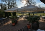 Verbringen Sie sonnige Stunden auf der Terrasse.