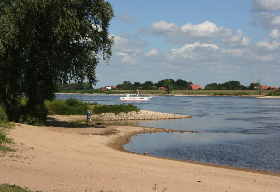 Der Elbstrand ist nur einen Katzensprung entfernt.