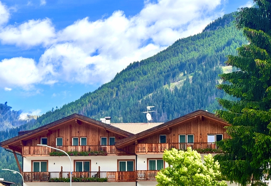 Das Avisio Park Hotel heißt Sie herzlich willkommen.