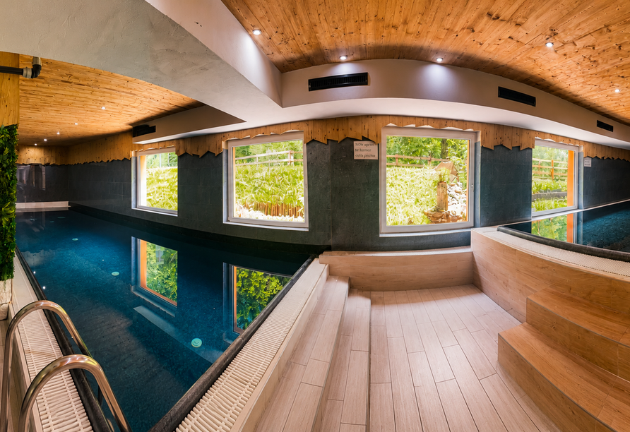 Entfliehen Sie dem Alltag im Hallenbad.