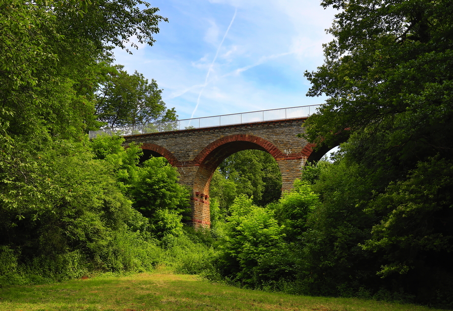 Das Viadukt in Östringen ist ein beliebtes Ausflugsziel der Region.