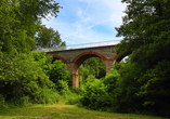 Das Viadukt in Östringen ist ein beliebtes Ausflugsziel der Region.