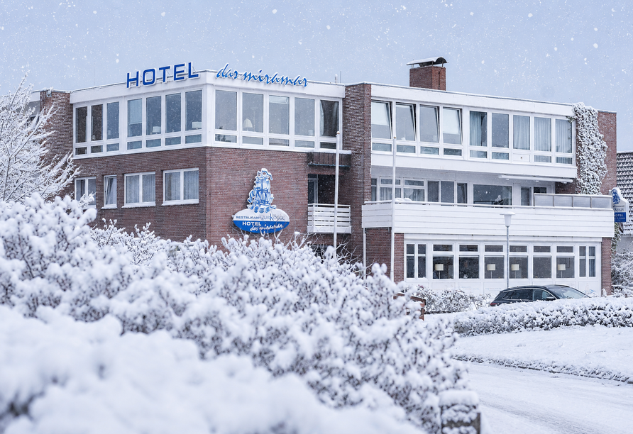 Das Miramar Hotel empfängt Sie in stilvollem Ambiente.