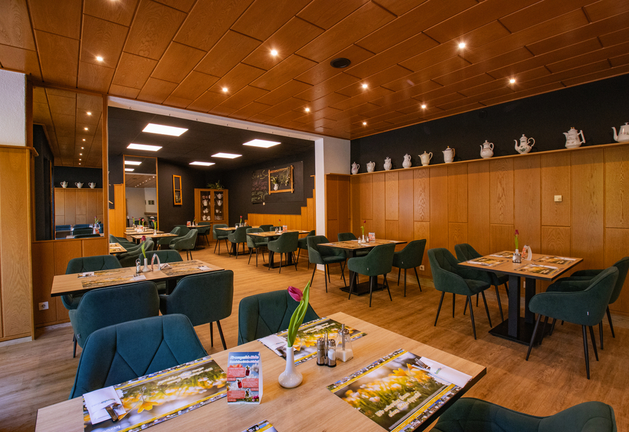 Das Restaurant verwöhnt Sie mit regionalen und saisonalen Köstlichkeiten.