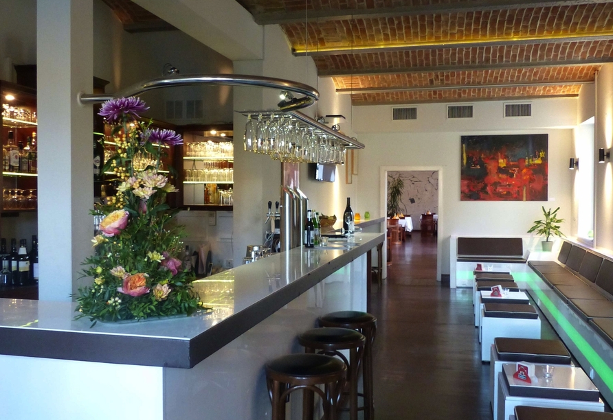 Die Hotelbar lädt zu gemütlichen Stunden in angenehmer Atmosphäre ein.