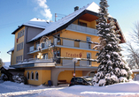 Das Traube Lossburg Hotel Restaurant präsentiert sich im winterlichen Ambiente.