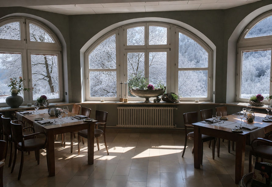 Genießen Sie den idyllischen Ausblick vom Restaurant aus.