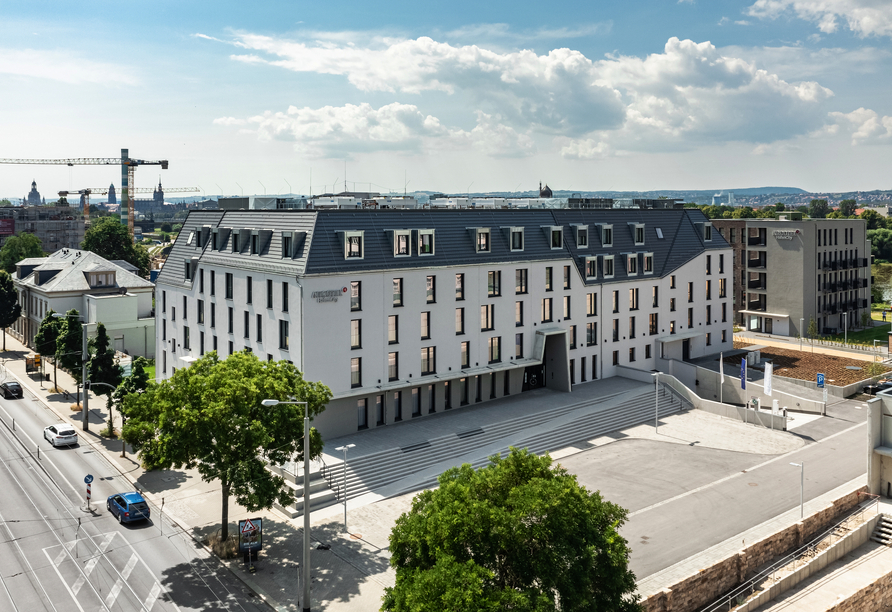 Das ARCOTEL HafenCity Dresden empfängt Sie mit moderner Architektur und stilvollem Ambiente.