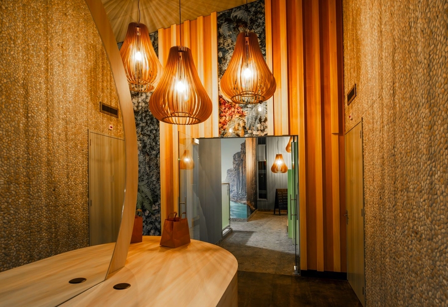 Modernes Design und eine stilvolle Einrichtung prägen das Ambiente des Hotels.