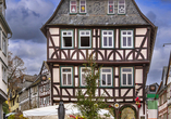 Der historische Marktplatz mit seinen gemütlichen Fachwerkhäusern.