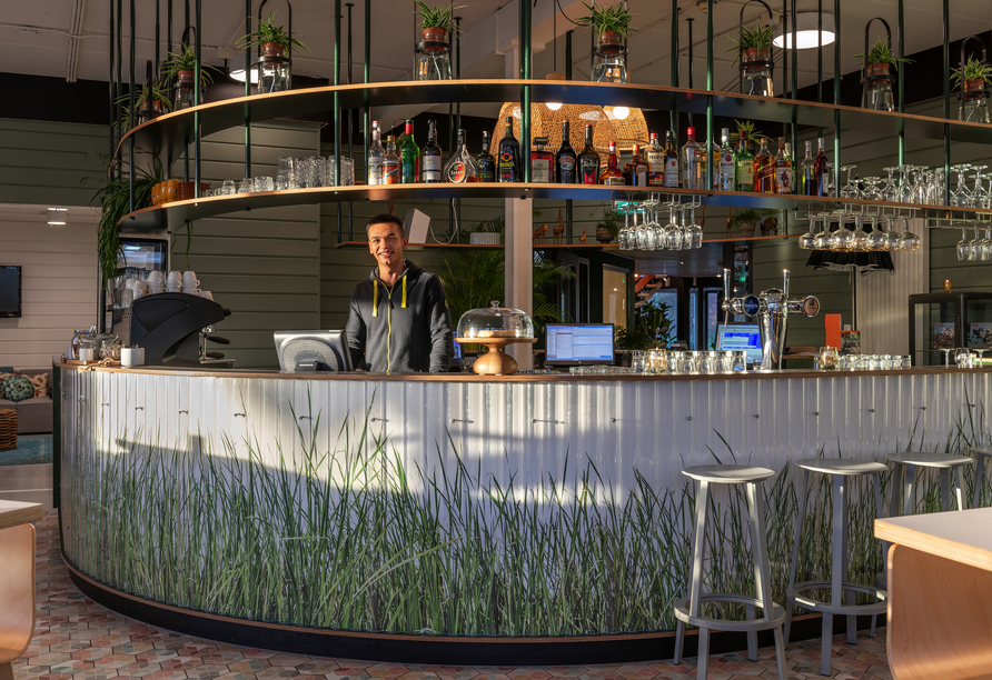 Die Bar des Hostels bietet den passenden Rahmen für gesellige Stunden.