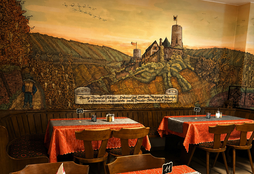 Nehmen Sie Platz und genießen Sie die behagliche Atmosphäre des Restaurants.