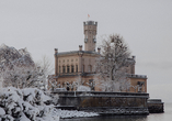 Entdecken Sie Schloss Montfort in Langenargen am Bodensee, das Sie von Ihrem Hotel aus sehen können.