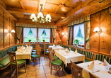 Das Restaurant verwöhnt Sie mit regionalen und abwechslungsreichen Köstlichkeiten.