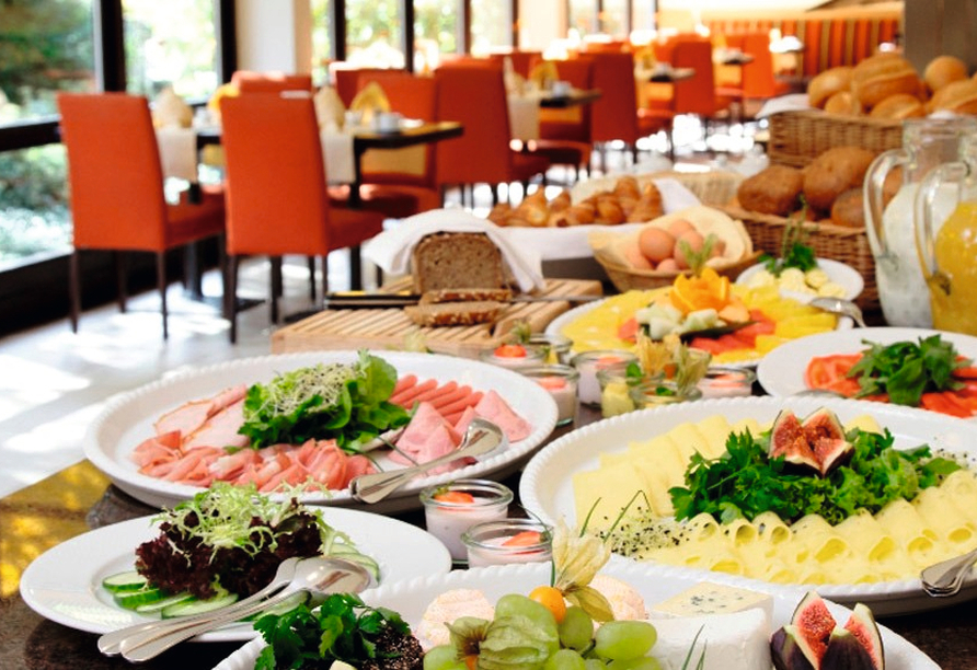 Stärken Sie sich am reichhaltigen Frühstücksbuffet für erlebnisreiche Tage. 