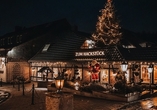 Das Hotel Zum Hackstück präsentiert sich festlich geschmückt und lädt zu stimmungsvollen Feiertagen ein