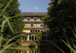 Das Hotel liegt idyllisch am See und inmitten der Natur.